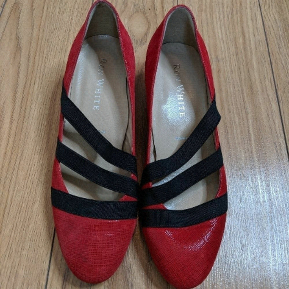 RON White - red suede flat shoes black straps